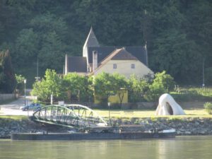 Wachauer Nase von der Donau aus gesehen ®Gerlinde Attam